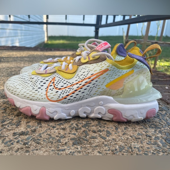 Women’s Nike React Vision Pure Platinum Workout Sneakers - Picture 7 of 9